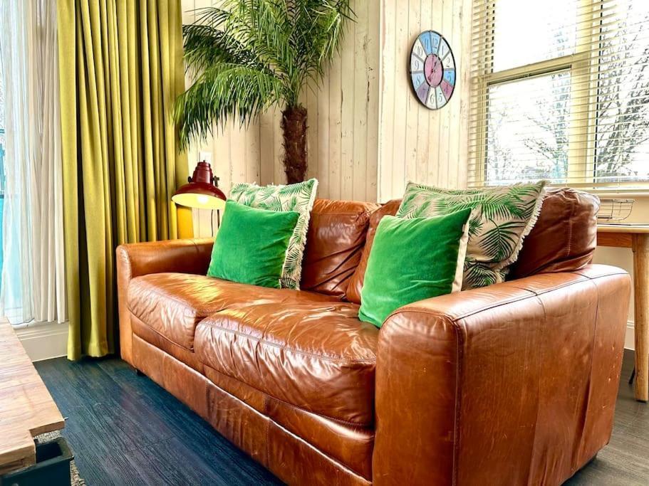Designer Apartment Inc Free Parking & Fast Wifi 1 Minute Walk To Poole Quay - Great Location - Free Parking - Fast Wifi - Smart Tv - Newly Decorated - Sleeps Up To 2! Close To Poole & Bournemouth & Sandbanks Exteriör bild
